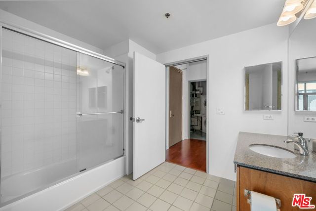 330 W 11th Street 406, Los Angeles, CA 90015
