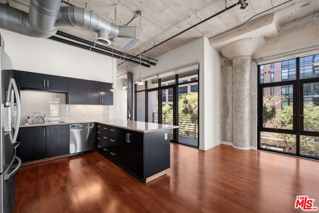 330 W 11th Street 406, Los Angeles, CA 90015