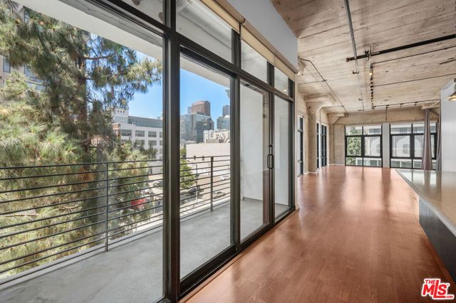 330 W 11th Street 406, Los Angeles, CA 90015