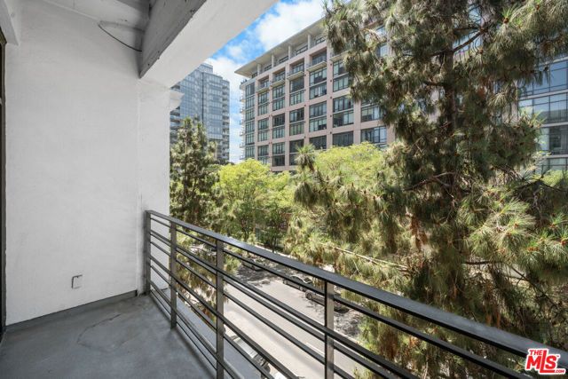 330 W 11th Street 406, Los Angeles, CA 90015