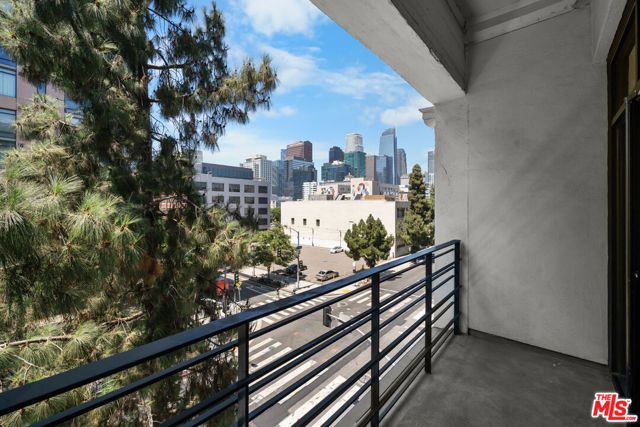 330 W 11th Street 406, Los Angeles, CA 90015