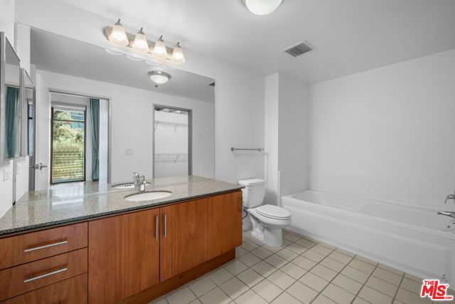 330 W 11th Street 406, Los Angeles, CA 90015