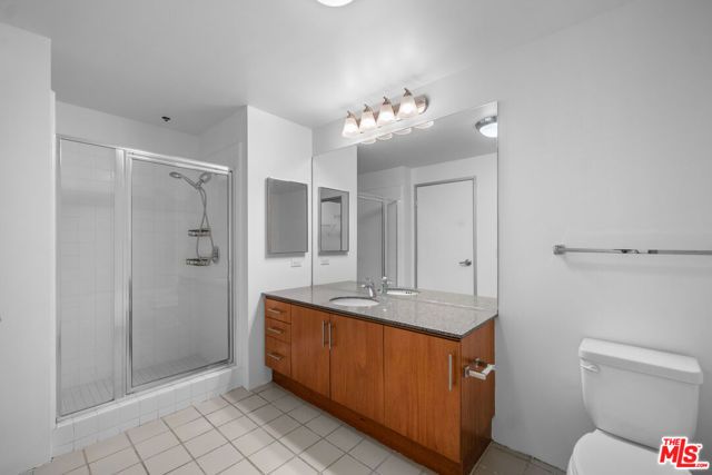 330 W 11th Street 406, Los Angeles, CA 90015