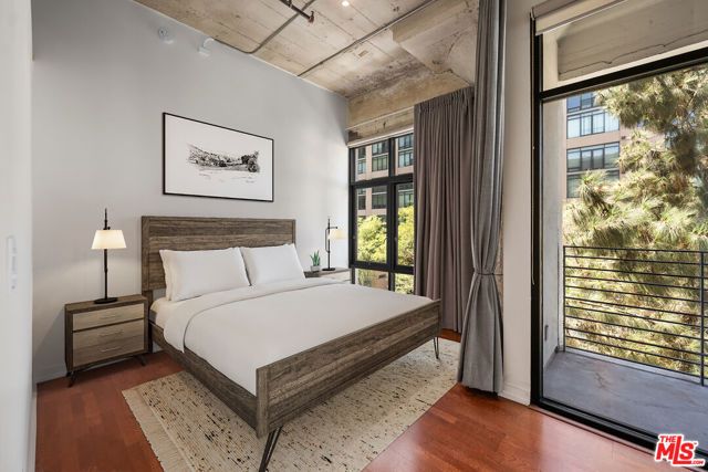 330 W 11th Street 406, Los Angeles, CA 90015