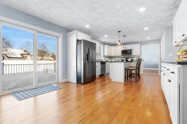 31 Floyd Ave, Tewksbury, MA 01876