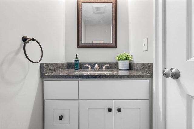 31 Floyd Ave, Tewksbury, MA 01876