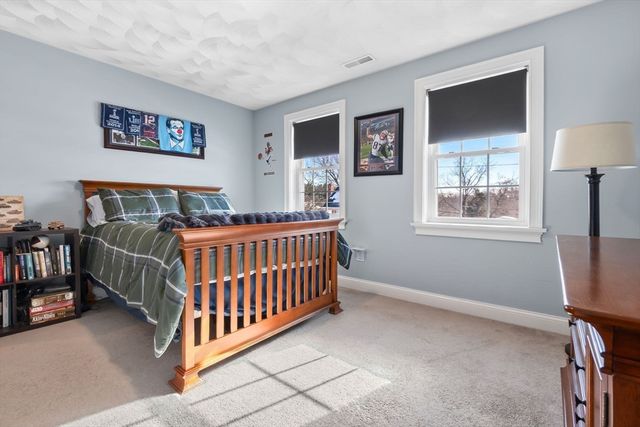 31 Floyd Ave, Tewksbury, MA 01876