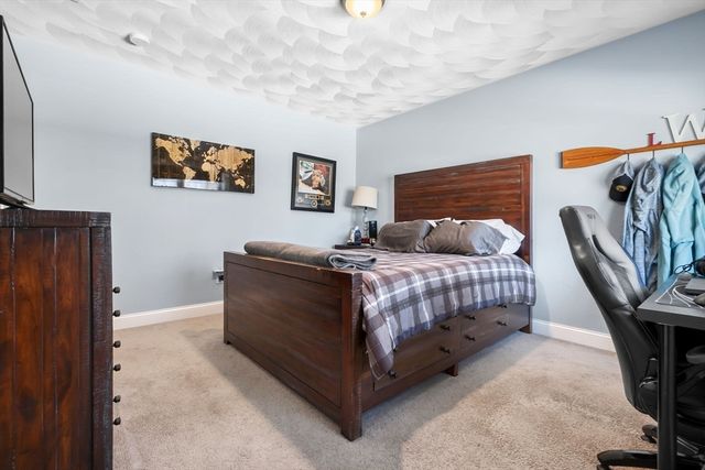 31 Floyd Ave, Tewksbury, MA 01876