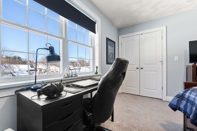 31 Floyd Ave, Tewksbury, MA 01876