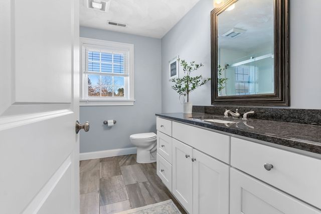 31 Floyd Ave, Tewksbury, MA 01876