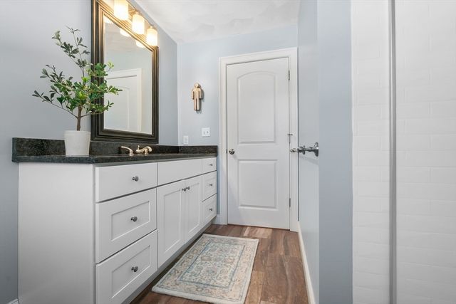 31 Floyd Ave, Tewksbury, MA 01876