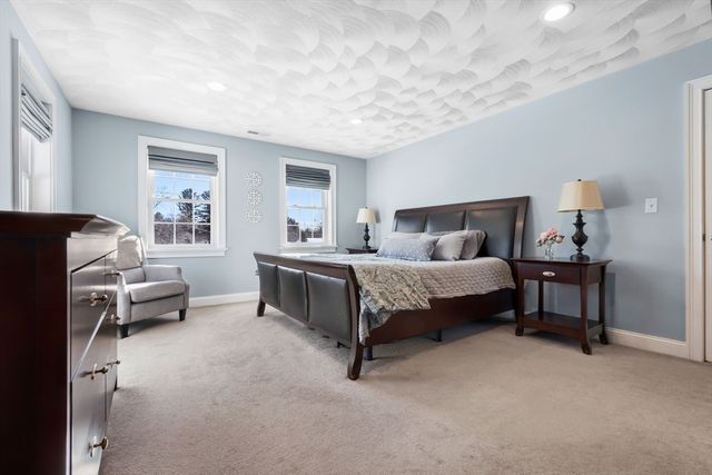 31 Floyd Ave, Tewksbury, MA 01876