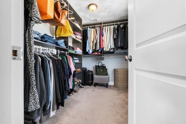 31 Floyd Ave, Tewksbury, MA 01876