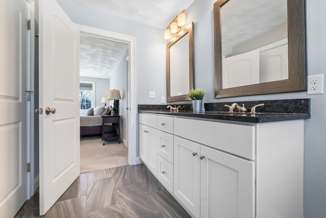 31 Floyd Ave, Tewksbury, MA 01876