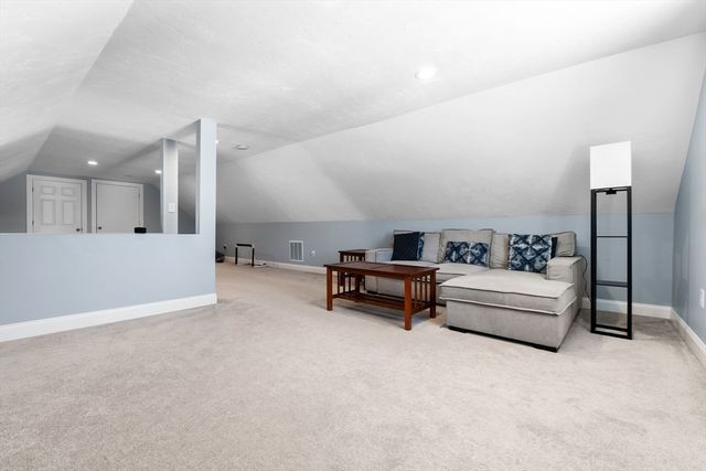 31 Floyd Ave, Tewksbury, MA 01876