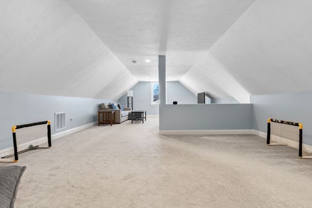 31 Floyd Ave, Tewksbury, MA 01876