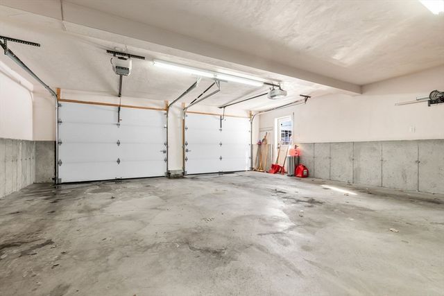 31 Floyd Ave, Tewksbury, MA 01876