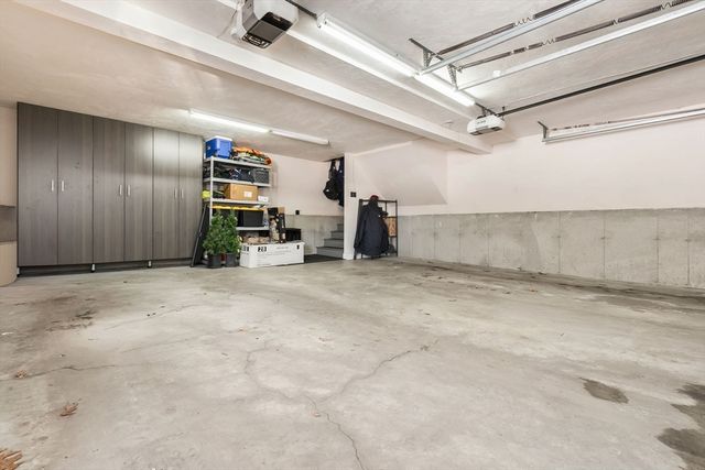 31 Floyd Ave, Tewksbury, MA 01876