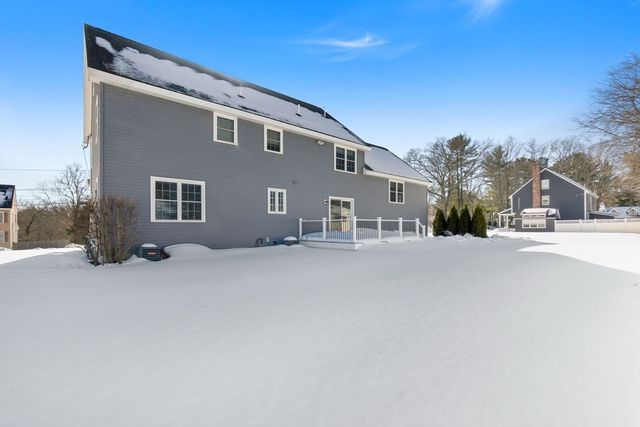 31 Floyd Ave, Tewksbury, MA 01876