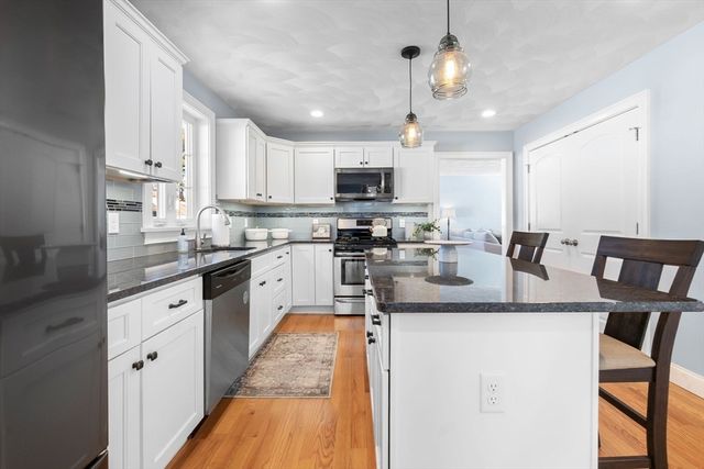 31 Floyd Ave, Tewksbury, MA 01876