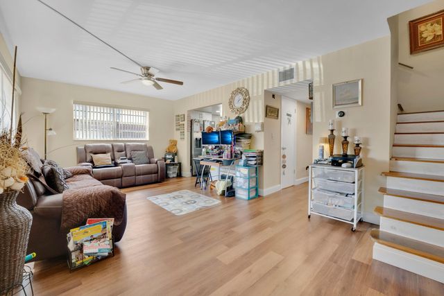 6679 SW 41st Court 1, Davie, FL 33314