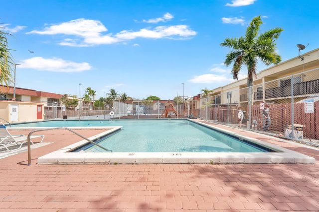 6679 SW 41st Court 1, Davie, FL 33314