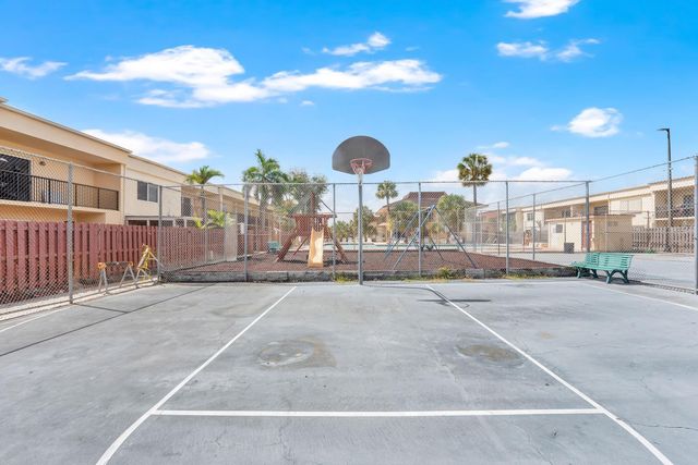 6679 SW 41st Court 1, Davie, FL 33314