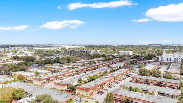 6679 SW 41st Court 1, Davie, FL 33314