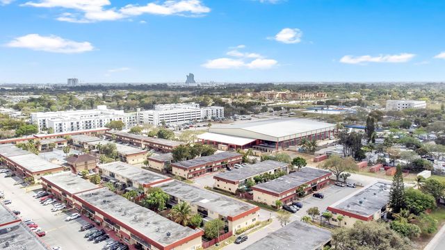 6679 SW 41st Court 1, Davie, FL 33314