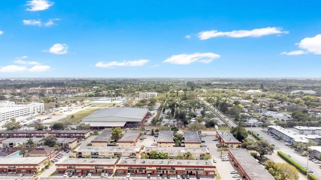 6679 SW 41st Court 1, Davie, FL 33314