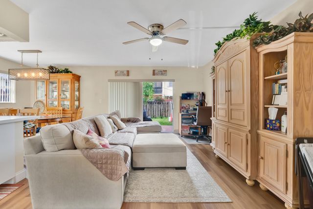 6679 SW 41st Court 1, Davie, FL 33314