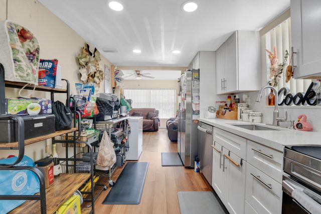 6679 SW 41st Court 1, Davie, FL 33314