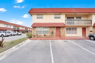 6679 SW 41st Court 1, Davie, FL 33314