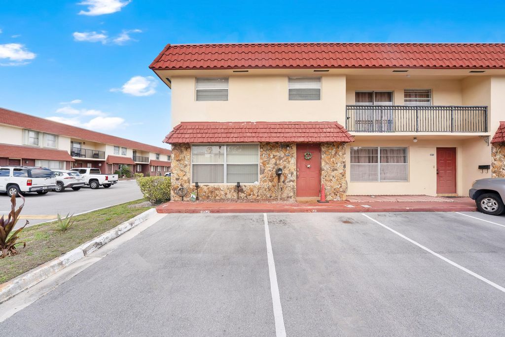 6679 SW 41st Court 1, Davie, FL 33314