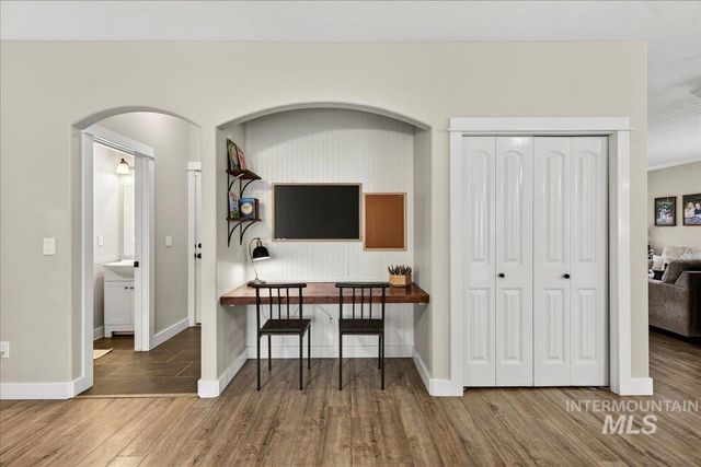 1826 N Henderson Ave, Meridian, ID 83646