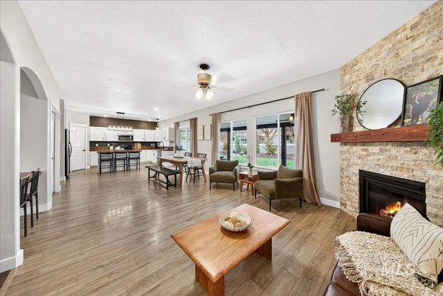 1826 N Henderson Ave, Meridian, ID 83646