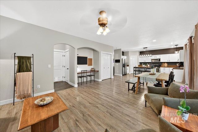 1826 N Henderson Ave, Meridian, ID 83646