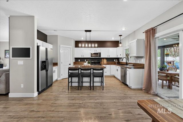 1826 N Henderson Ave, Meridian, ID 83646