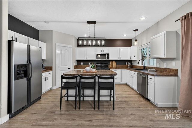 1826 N Henderson Ave, Meridian, ID 83646