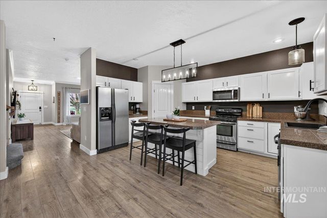 1826 N Henderson Ave, Meridian, ID 83646