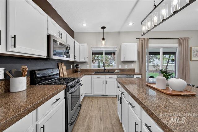 1826 N Henderson Ave, Meridian, ID 83646