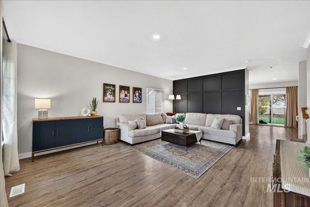 1826 N Henderson Ave, Meridian, ID 83646