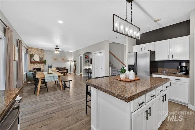 1826 N Henderson Ave, Meridian, ID 83646