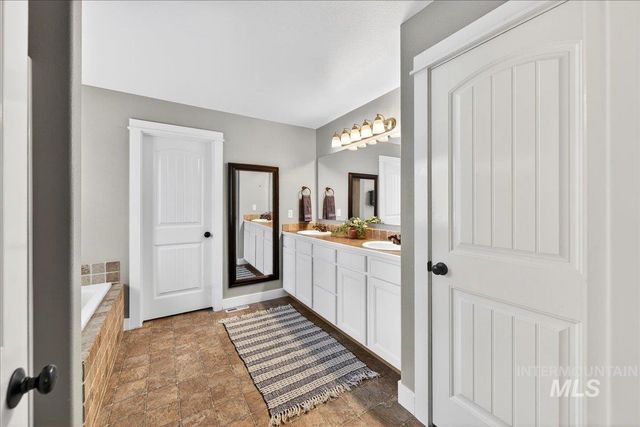 1826 N Henderson Ave, Meridian, ID 83646