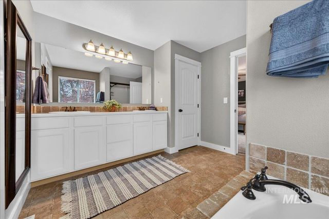 1826 N Henderson Ave, Meridian, ID 83646