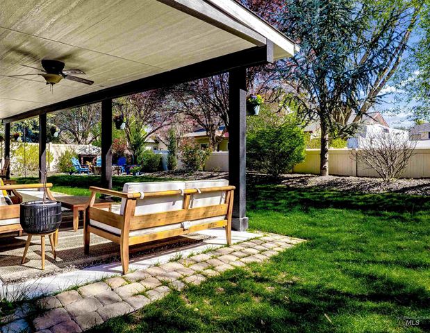 1826 N Henderson Ave, Meridian, ID 83646