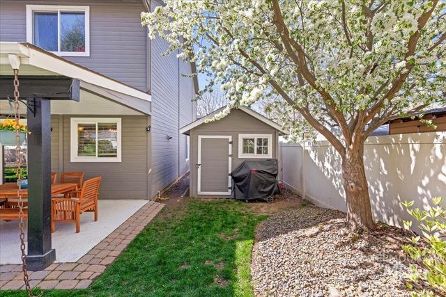 1826 N Henderson Ave, Meridian, ID 83646