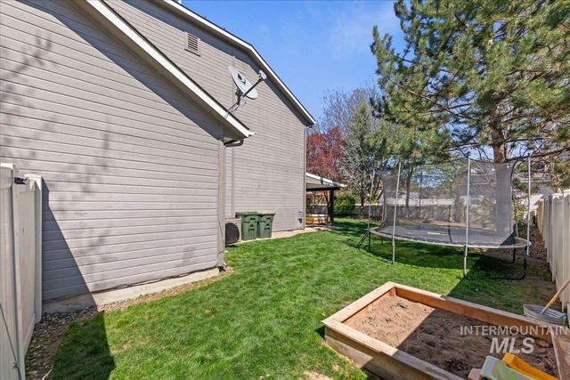 1826 N Henderson Ave, Meridian, ID 83646