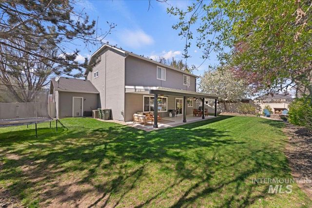 1826 N Henderson Ave, Meridian, ID 83646