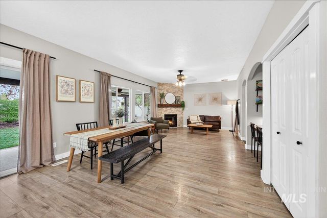 1826 N Henderson Ave, Meridian, ID 83646